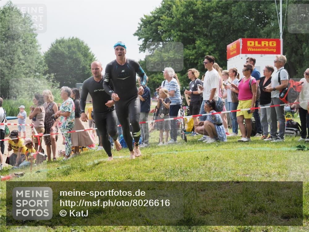 15.06.2025 - 27. Vierlanden-Triathlon KatJ http://msf.ph/oto/8026616 15.06.2025 11:00:22 Schwimmen 646, 657, 662, 694, 731 meine-sportfotos.de