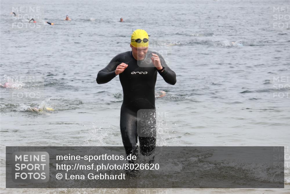 15.06.2025 - 27. Vierlanden-Triathlon Lena Gebhardt http://msf.ph/oto/8026620 15.06.2025 10:58:43 Schwimmen 636, 667, 684, 743, 747 meine-sportfotos.de