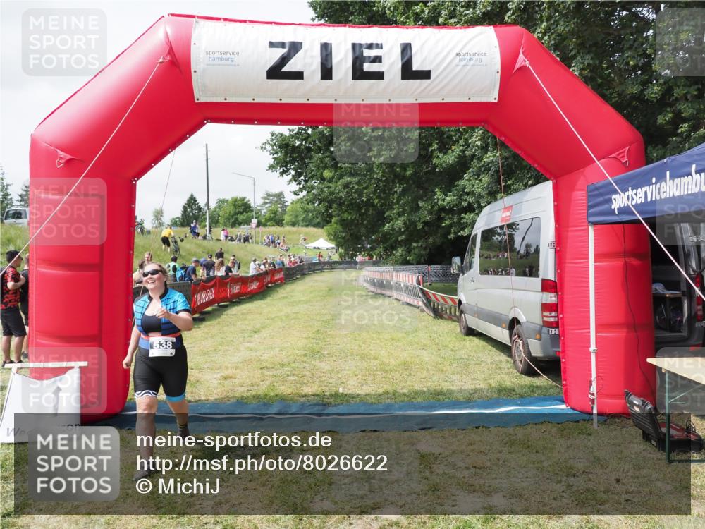 21.06.2025 - 27. Vierlanden-Triathlon MichiJ http://msf.ph/oto/8026622 15.06.2026 11:59:33 Ziel 538 meine-sportfotos.de