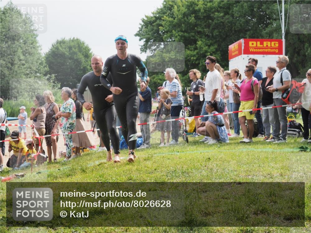 15.06.2025 - 27. Vierlanden-Triathlon KatJ http://msf.ph/oto/8026628 15.06.2025 11:00:22 Schwimmen 646, 657, 662, 694, 731 meine-sportfotos.de
