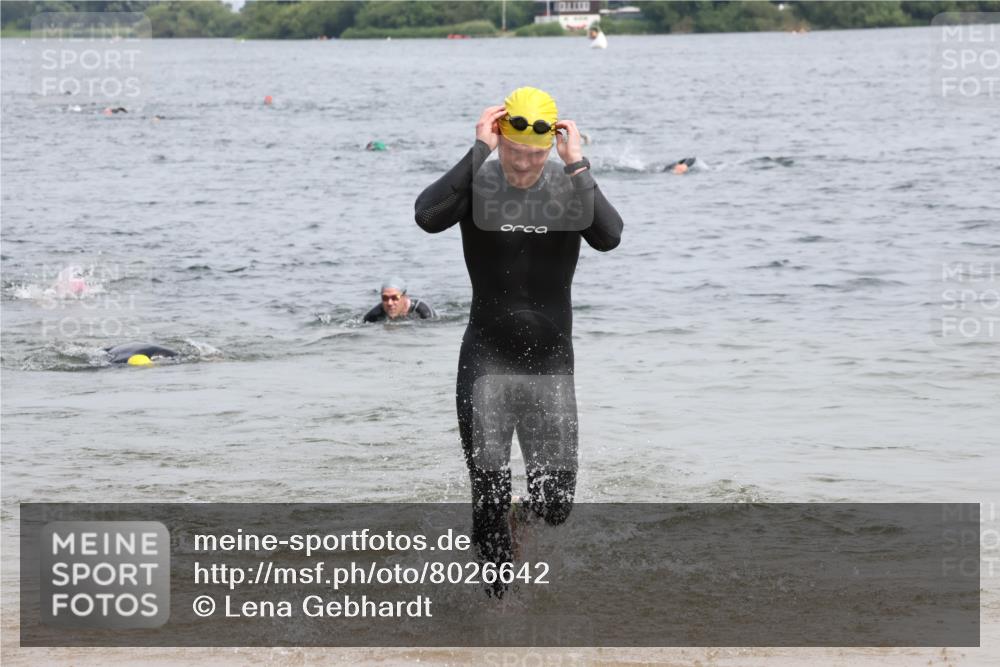 15.06.2025 - 27. Vierlanden-Triathlon Lena Gebhardt http://msf.ph/oto/8026642 15.06.2025 10:58:44 Schwimmen 636, 667, 684, 743, 747, 760 meine-sportfotos.de