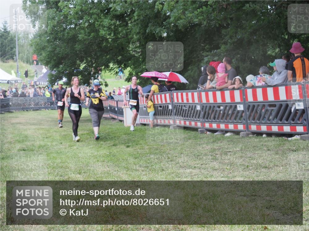 21.06.2025 - 27. Vierlanden-Triathlon KatJ http://msf.ph/oto/8026651 15.06.2025 13:29:43 Ziel 109, 1061, 1069, 1070, 1071 meine-sportfotos.de