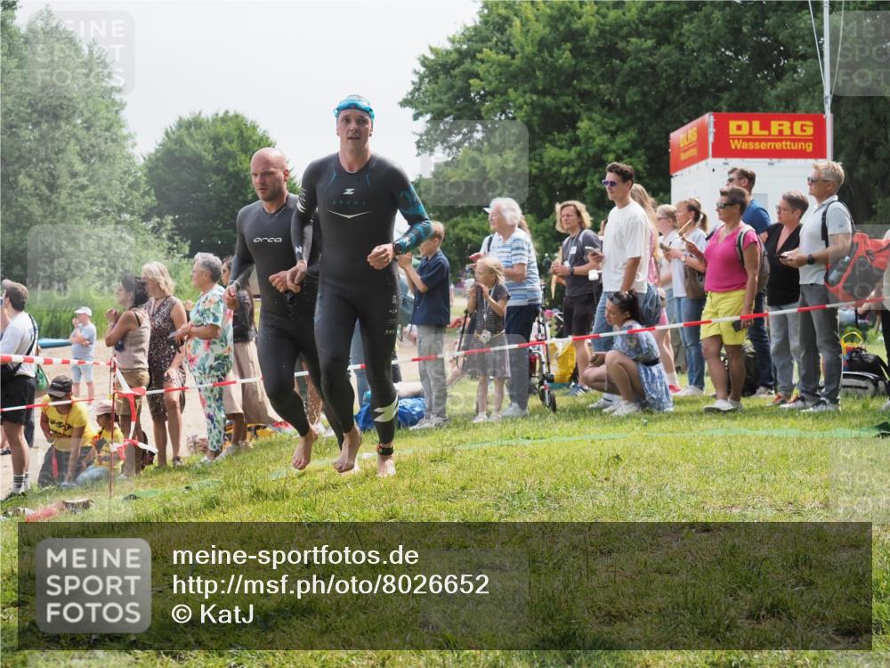 15.06.2025 - 27. Vierlanden-Triathlon KatJ http://msf.ph/oto/8026652 15.06.2025 11:00:22 Schwimmen 646, 657, 662, 694, 731 meine-sportfotos.de