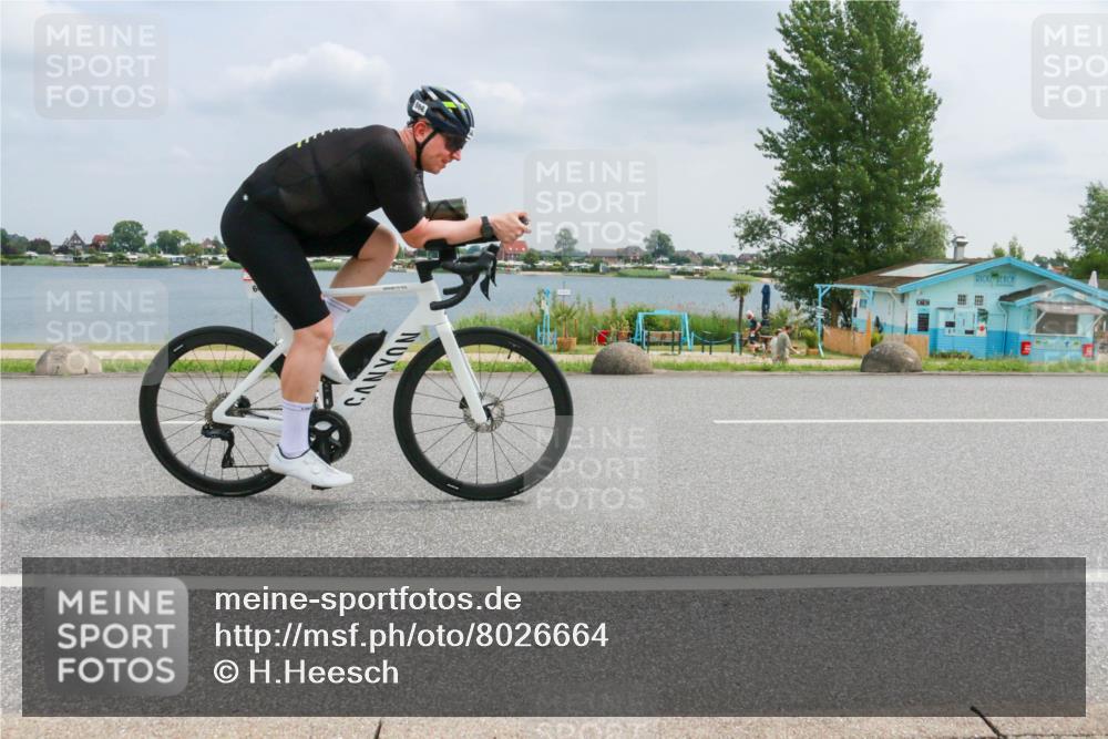 21.06.2025 - 27. Vierlanden-Triathlon H.Heesch http://msf.ph/oto/8026664 15.06.2025 12:14:36 Radfahren 668, 935 meine-sportfotos.de