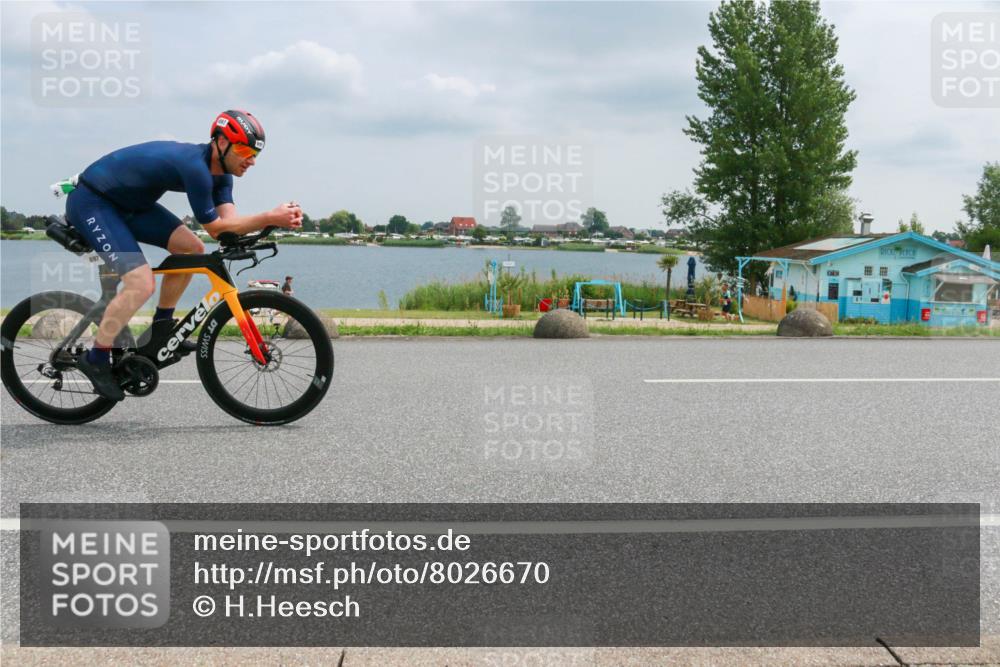 21.06.2025 - 27. Vierlanden-Triathlon H.Heesch http://msf.ph/oto/8026670 15.06.2025 12:14:47 Radfahren 697, 900 meine-sportfotos.de