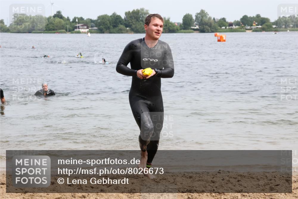 15.06.2025 - 27. Vierlanden-Triathlon Lena Gebhardt http://msf.ph/oto/8026673 15.06.2025 10:58:45 Schwimmen 636, 667, 684, 743, 747, 760 meine-sportfotos.de