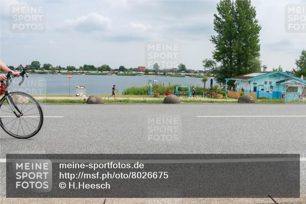 21.06.2025 - 27. Vierlanden-Triathlon H.Heesch http://msf.ph/oto/8026675 15.06.2025 12:14:48 Radfahren 697, 812, 900 meine-sportfotos.de