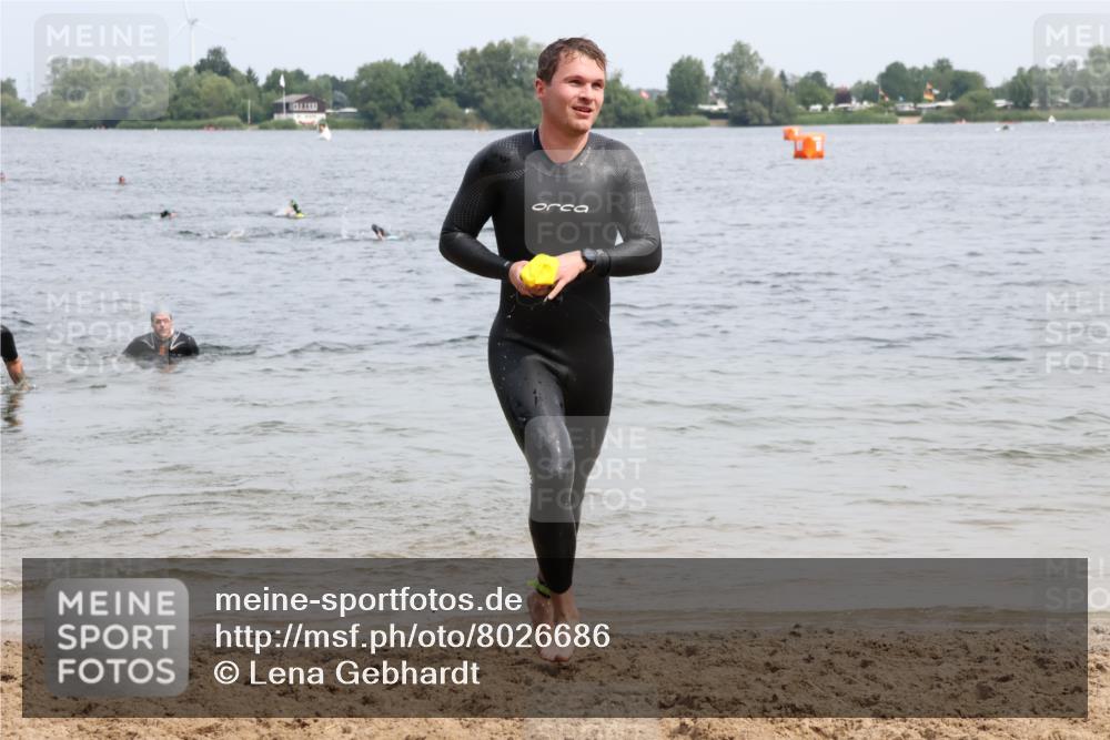 15.06.2025 - 27. Vierlanden-Triathlon Lena Gebhardt http://msf.ph/oto/8026686 15.06.2025 10:58:45 Schwimmen 636, 667, 684, 743, 747, 760 meine-sportfotos.de