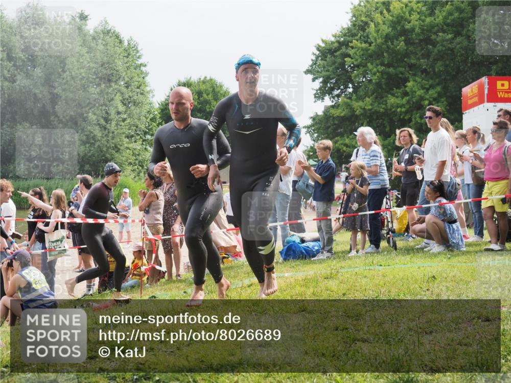 15.06.2025 - 27. Vierlanden-Triathlon KatJ http://msf.ph/oto/8026689 15.06.2025 11:00:23 Schwimmen 646, 657, 662, 694, 714, 731 meine-sportfotos.de
