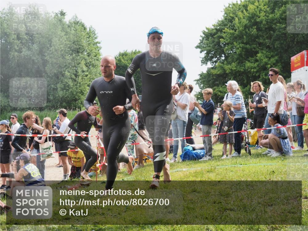15.06.2025 - 27. Vierlanden-Triathlon KatJ http://msf.ph/oto/8026700 15.06.2025 11:00:23 Schwimmen 646, 657, 662, 694, 714, 731 meine-sportfotos.de