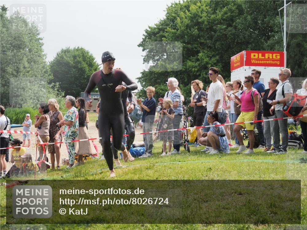 15.06.2025 - 27. Vierlanden-Triathlon KatJ http://msf.ph/oto/8026724 15.06.2025 11:00:24 Schwimmen 646, 657, 662, 694, 714, 731 meine-sportfotos.de