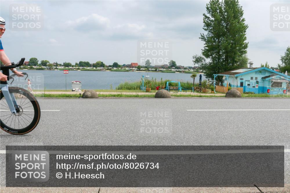 21.06.2025 - 27. Vierlanden-Triathlon H.Heesch http://msf.ph/oto/8026734 15.06.2025 12:15:13 Radfahren 831, 910 meine-sportfotos.de