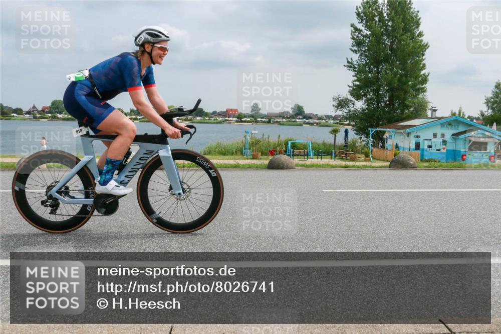 21.06.2025 - 27. Vierlanden-Triathlon H.Heesch http://msf.ph/oto/8026741 15.06.2025 12:15:13 Radfahren 831, 910 meine-sportfotos.de