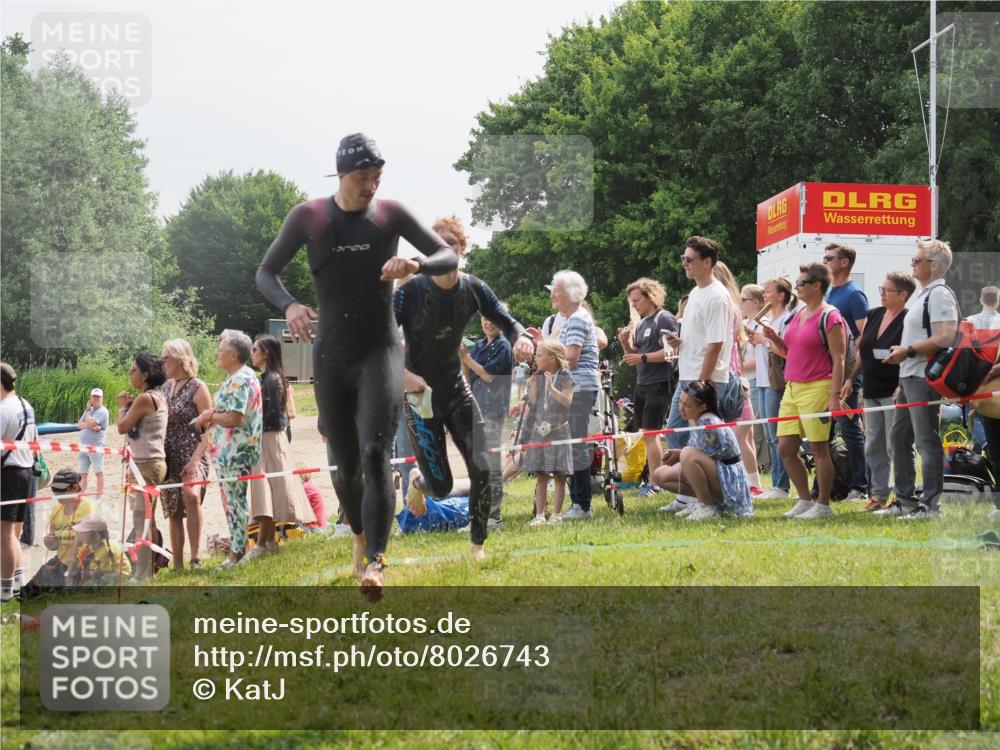 15.06.2025 - 27. Vierlanden-Triathlon KatJ http://msf.ph/oto/8026743 15.06.2025 11:00:25 Schwimmen 646, 657, 662, 694, 714, 731 meine-sportfotos.de