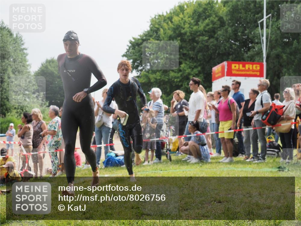 15.06.2025 - 27. Vierlanden-Triathlon KatJ http://msf.ph/oto/8026756 15.06.2025 11:00:25 Schwimmen 646, 657, 662, 694, 714, 731 meine-sportfotos.de
