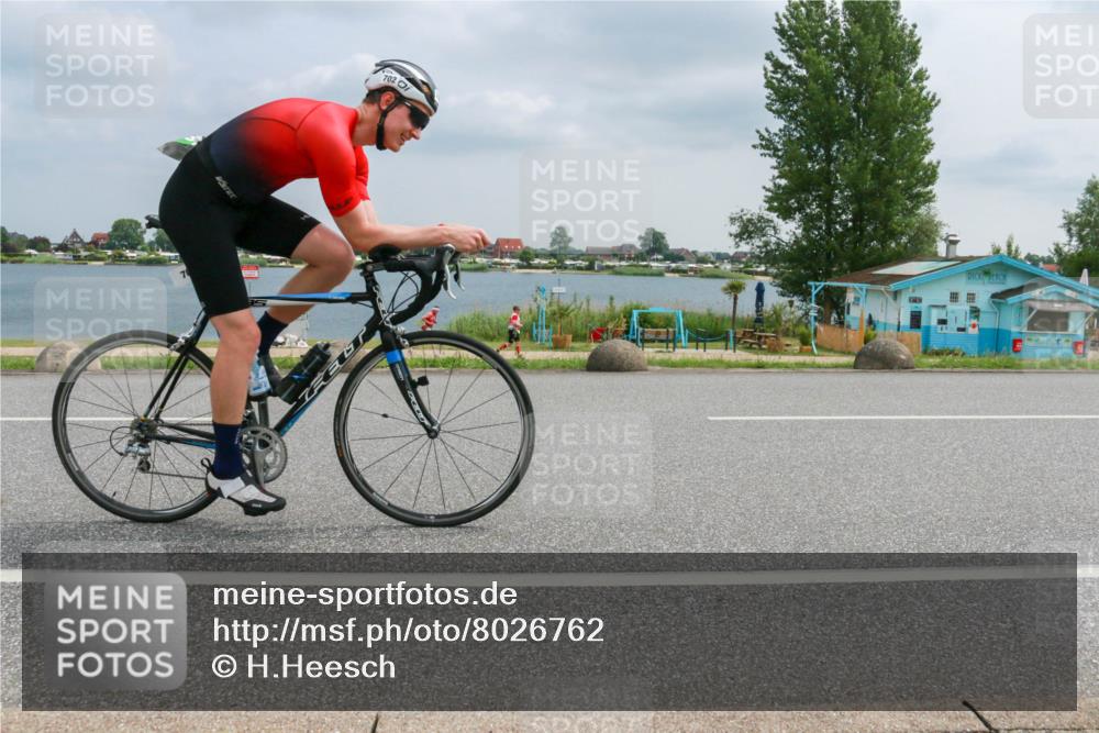 21.06.2025 - 27. Vierlanden-Triathlon H.Heesch http://msf.ph/oto/8026762 15.06.2025 12:15:20 Radfahren 643, 702, 831 meine-sportfotos.de