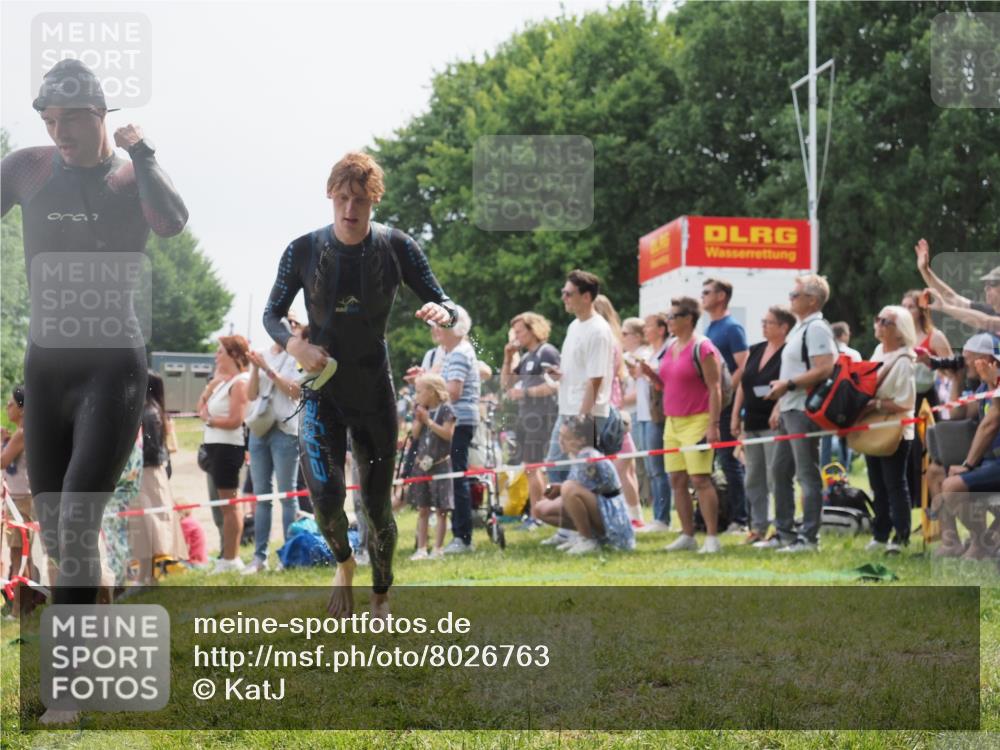 15.06.2025 - 27. Vierlanden-Triathlon KatJ http://msf.ph/oto/8026763 15.06.2025 11:00:25 Schwimmen 646, 657, 662, 694, 714, 731 meine-sportfotos.de