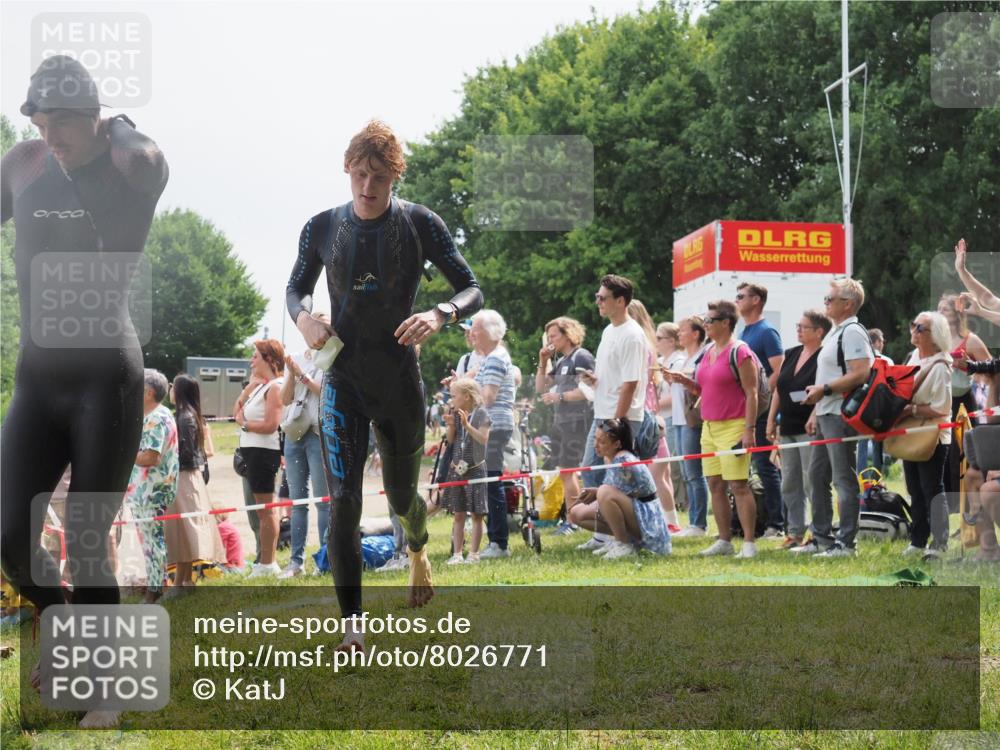 15.06.2025 - 27. Vierlanden-Triathlon KatJ http://msf.ph/oto/8026771 15.06.2025 11:00:26 Schwimmen 646, 657, 662, 694, 714, 731 meine-sportfotos.de