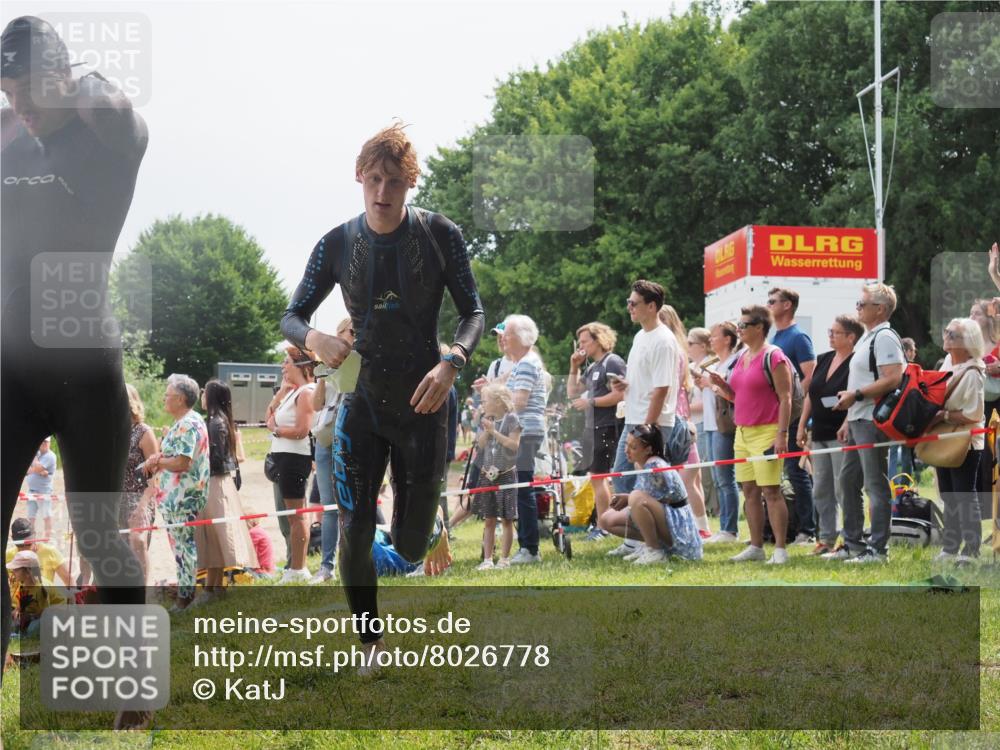 15.06.2025 - 27. Vierlanden-Triathlon KatJ http://msf.ph/oto/8026778 15.06.2025 11:00:26 Schwimmen 646, 657, 662, 694, 714, 731 meine-sportfotos.de