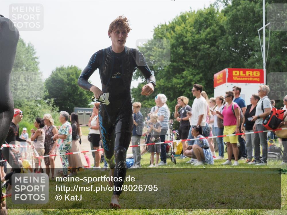 15.06.2025 - 27. Vierlanden-Triathlon KatJ http://msf.ph/oto/8026795 15.06.2025 11:00:26 Schwimmen 646, 657, 662, 694, 714, 731 meine-sportfotos.de