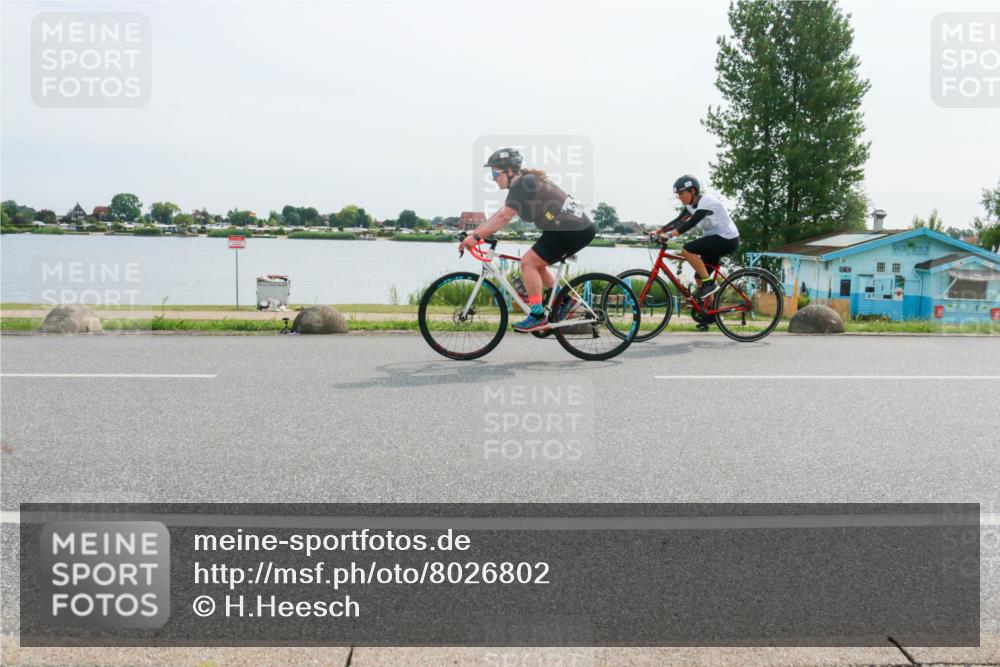 15.06.2025 - 27. Vierlanden-Triathlon H.Heesch http://msf.ph/oto/8026802 15.06.2025 10:27:46 Radfahren 75, 100, 505, 529, 552 meine-sportfotos.de