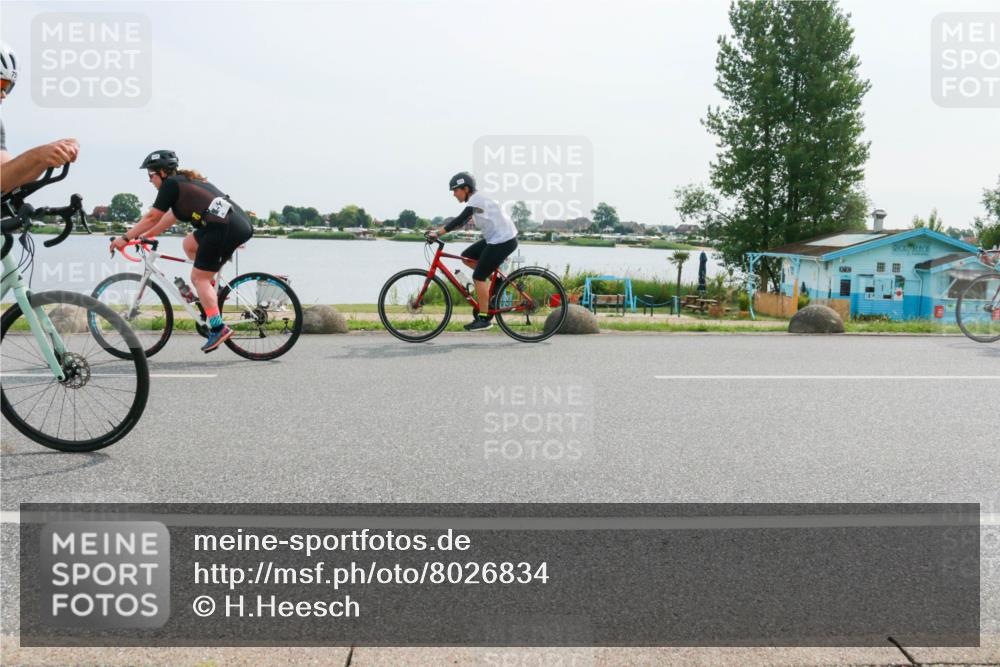 15.06.2025 - 27. Vierlanden-Triathlon H.Heesch http://msf.ph/oto/8026834 15.06.2025 10:27:46 Radfahren 75, 100, 505, 529, 552 meine-sportfotos.de