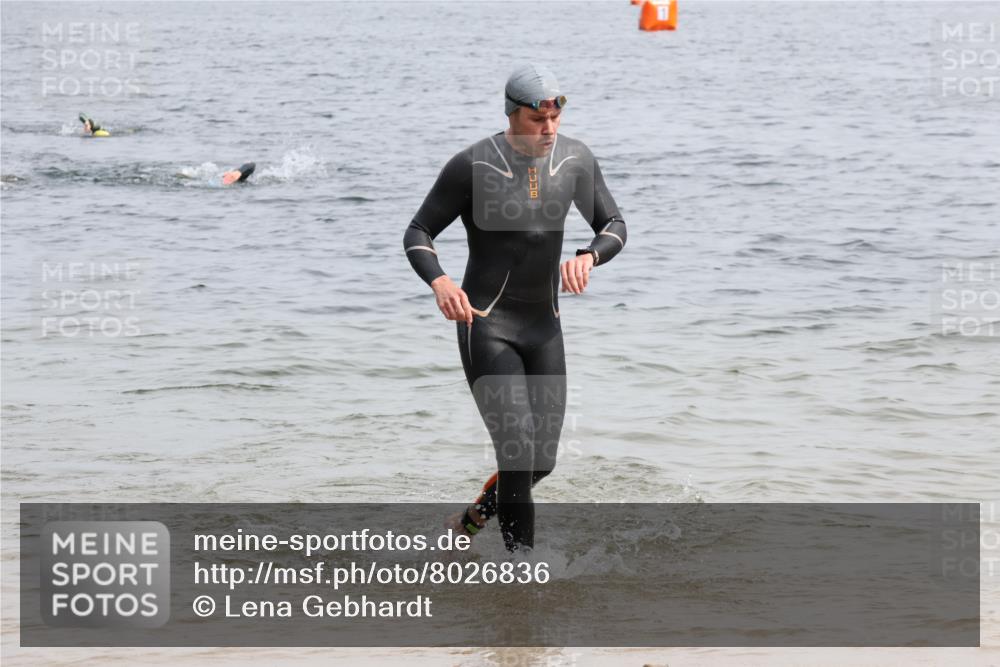 15.06.2025 - 27. Vierlanden-Triathlon Lena Gebhardt http://msf.ph/oto/8026836 15.06.2025 10:58:57 Schwimmen 706, 709, 760 meine-sportfotos.de
