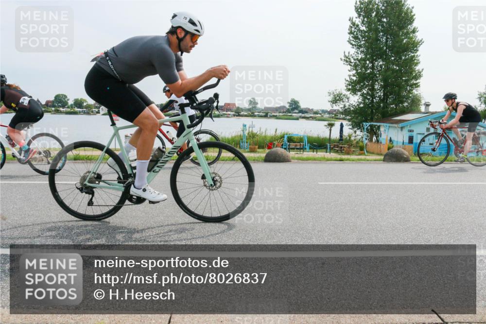 15.06.2025 - 27. Vierlanden-Triathlon H.Heesch http://msf.ph/oto/8026837 15.06.2025 10:27:46 Radfahren 75, 100, 505, 529, 552 meine-sportfotos.de