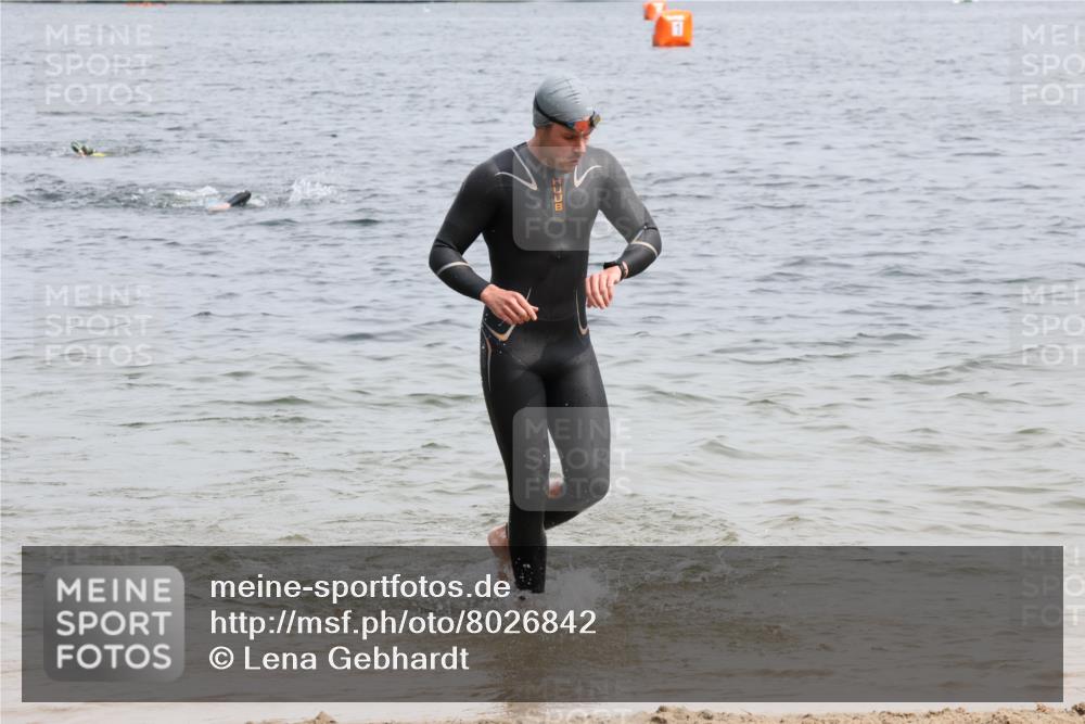 15.06.2025 - 27. Vierlanden-Triathlon Lena Gebhardt http://msf.ph/oto/8026842 15.06.2025 10:58:57 Schwimmen 706, 709, 760 meine-sportfotos.de
