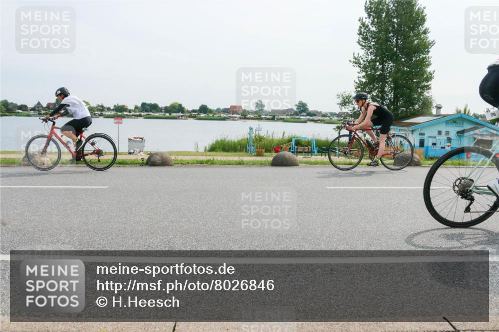15.06.2025 - 27. Vierlanden-Triathlon H.Heesch http://msf.ph/oto/8026846 15.06.2025 10:27:46 Radfahren 75, 100, 505, 529, 552 meine-sportfotos.de