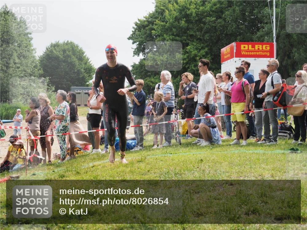 15.06.2025 - 27. Vierlanden-Triathlon KatJ http://msf.ph/oto/8026854 15.06.2025 11:00:28 Schwimmen 646, 657, 662, 694, 714, 731 meine-sportfotos.de