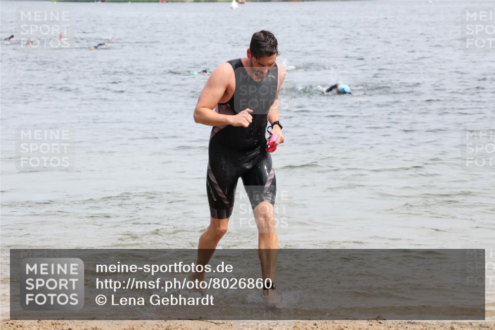 15.06.2025 - 27. Vierlanden-Triathlon Lena Gebhardt http://msf.ph/oto/8026860 15.06.2025 10:58:59 Schwimmen 706, 709, 760 meine-sportfotos.de