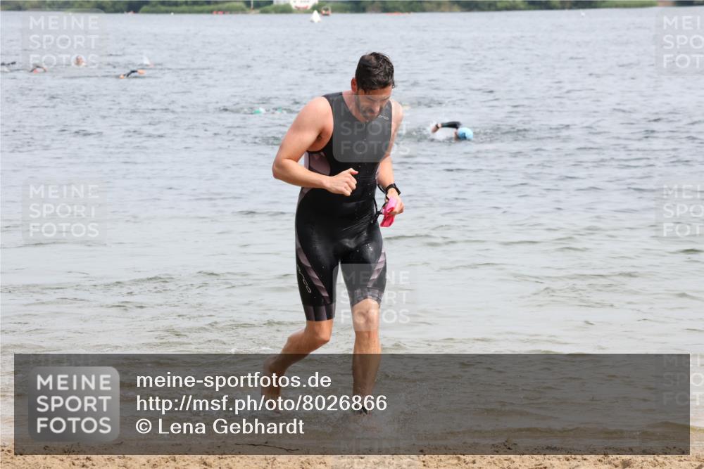 15.06.2025 - 27. Vierlanden-Triathlon Lena Gebhardt http://msf.ph/oto/8026866 15.06.2025 10:59:00 Schwimmen 706, 709, 760 meine-sportfotos.de
