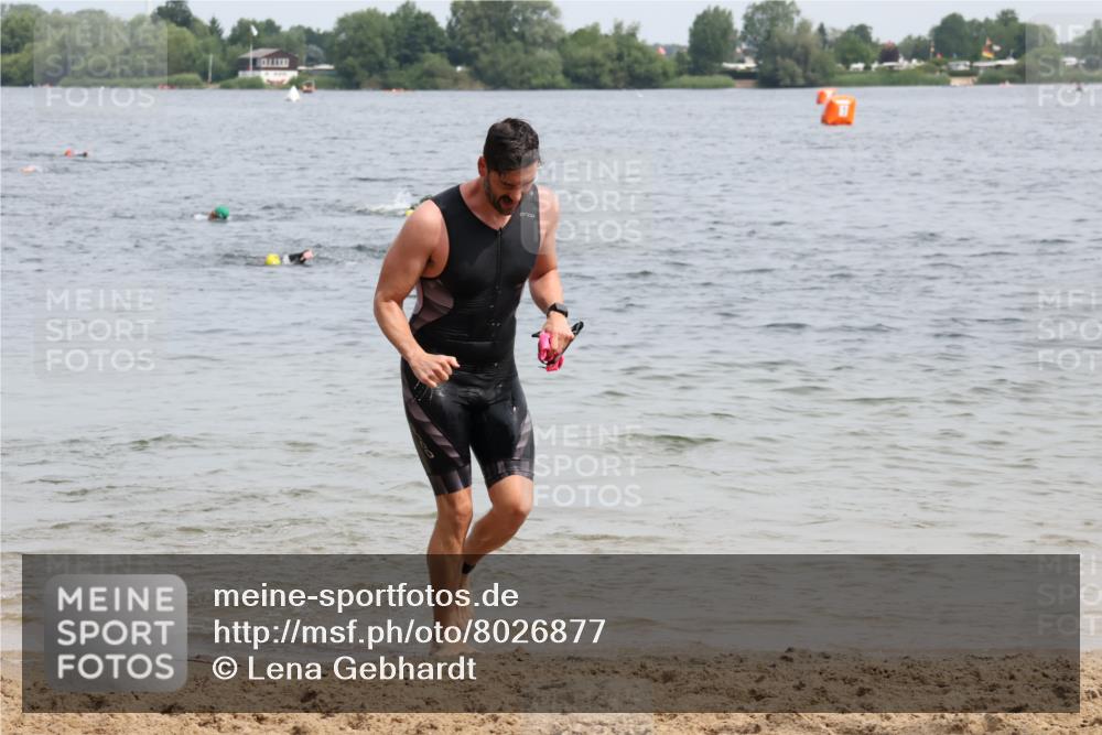 15.06.2025 - 27. Vierlanden-Triathlon Lena Gebhardt http://msf.ph/oto/8026877 15.06.2025 10:59:00 Schwimmen 706, 709, 760 meine-sportfotos.de