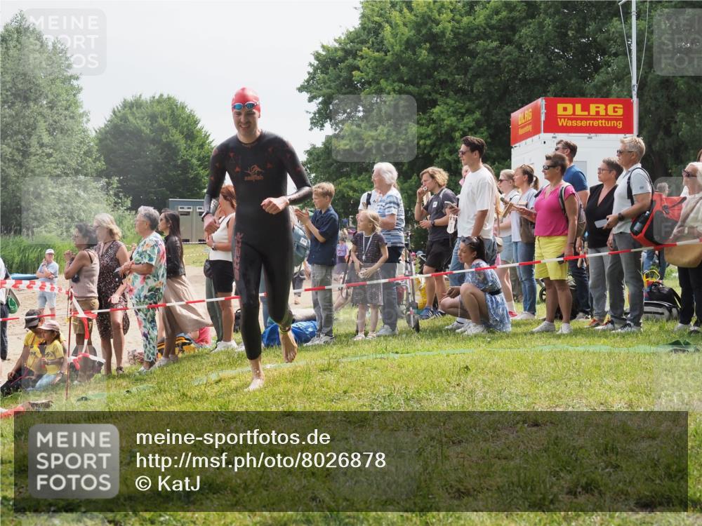 15.06.2025 - 27. Vierlanden-Triathlon KatJ http://msf.ph/oto/8026878 15.06.2025 11:00:28 Schwimmen 646, 657, 662, 694, 714, 731 meine-sportfotos.de