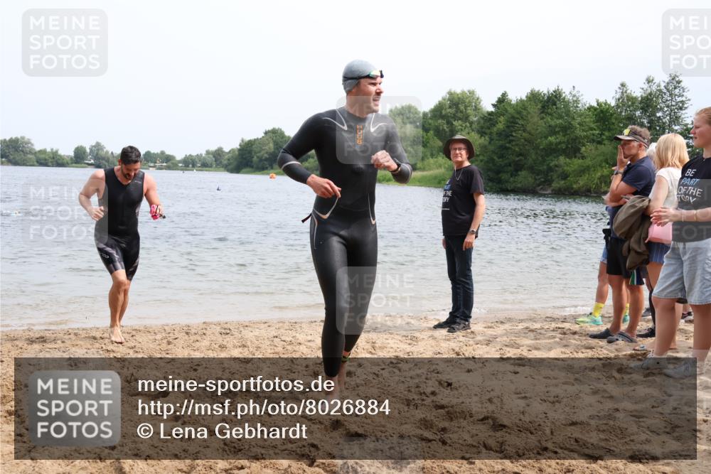 15.06.2025 - 27. Vierlanden-Triathlon Lena Gebhardt http://msf.ph/oto/8026884 15.06.2025 10:59:01 Schwimmen 706, 709, 760 meine-sportfotos.de