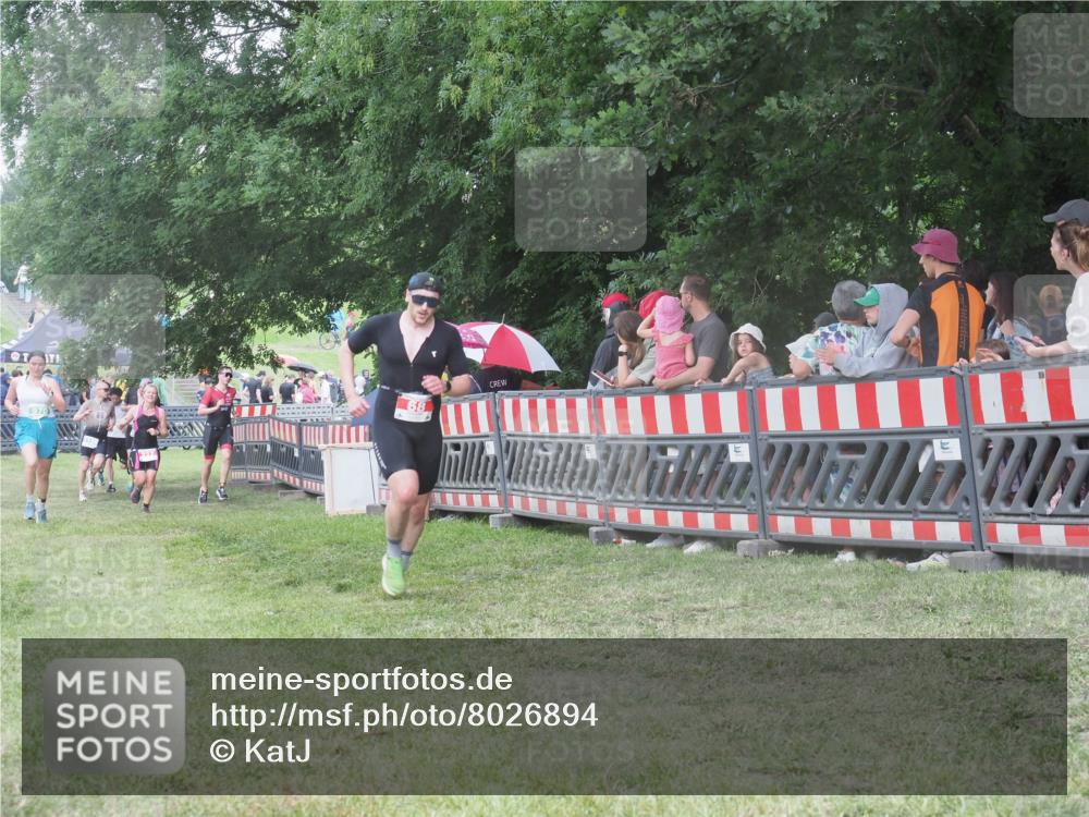 21.06.2025 - 27. Vierlanden-Triathlon KatJ http://msf.ph/oto/8026894 15.06.2025 13:30:08 Ziel 68, 227, 663, 958, 970 meine-sportfotos.de