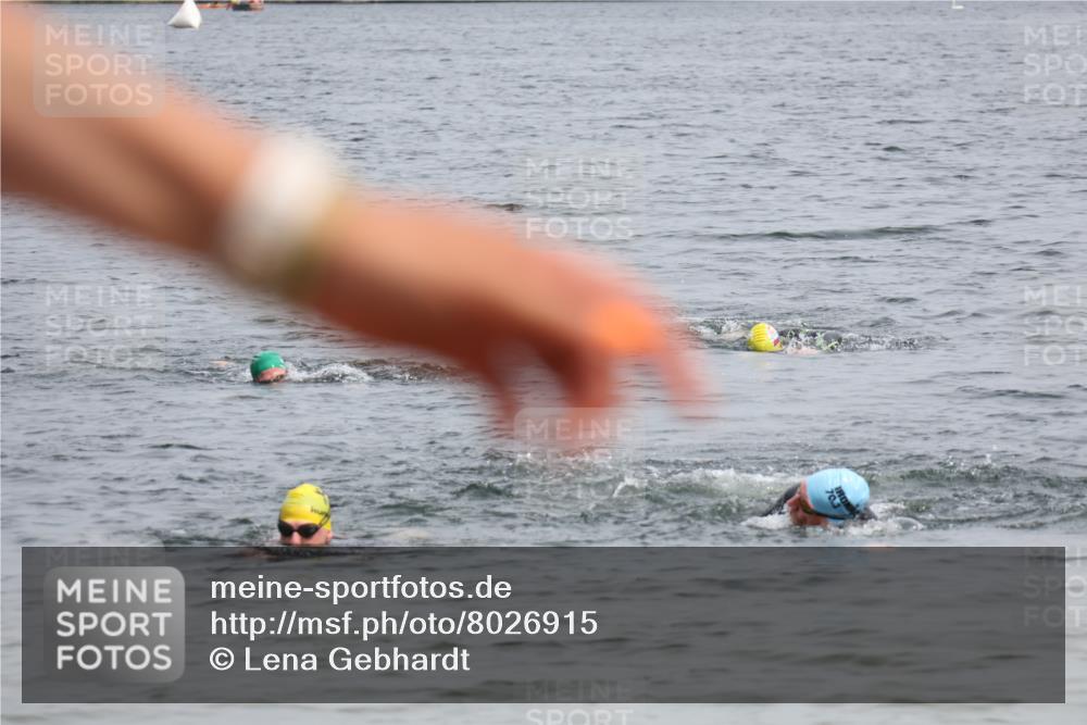 15.06.2025 - 27. Vierlanden-Triathlon Lena Gebhardt http://msf.ph/oto/8026915 15.06.2025 10:59:12 Schwimmen 706 meine-sportfotos.de