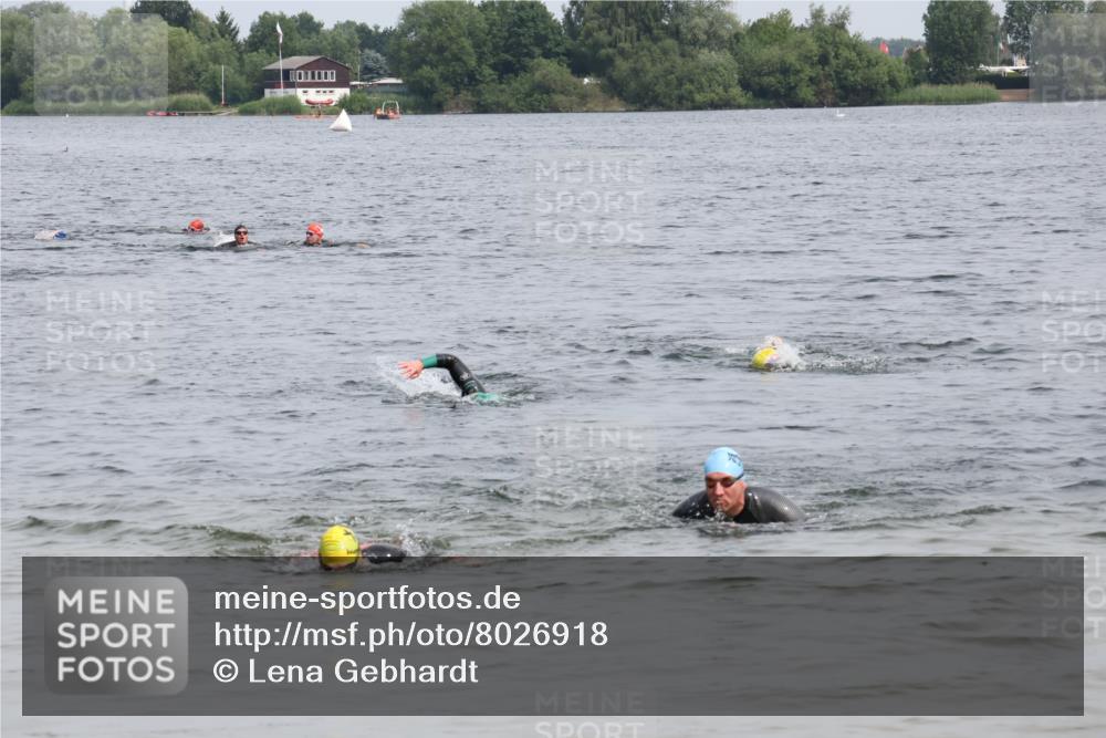 15.06.2025 - 27. Vierlanden-Triathlon Lena Gebhardt http://msf.ph/oto/8026918 15.06.2025 10:59:17 Schwimmen  meine-sportfotos.de