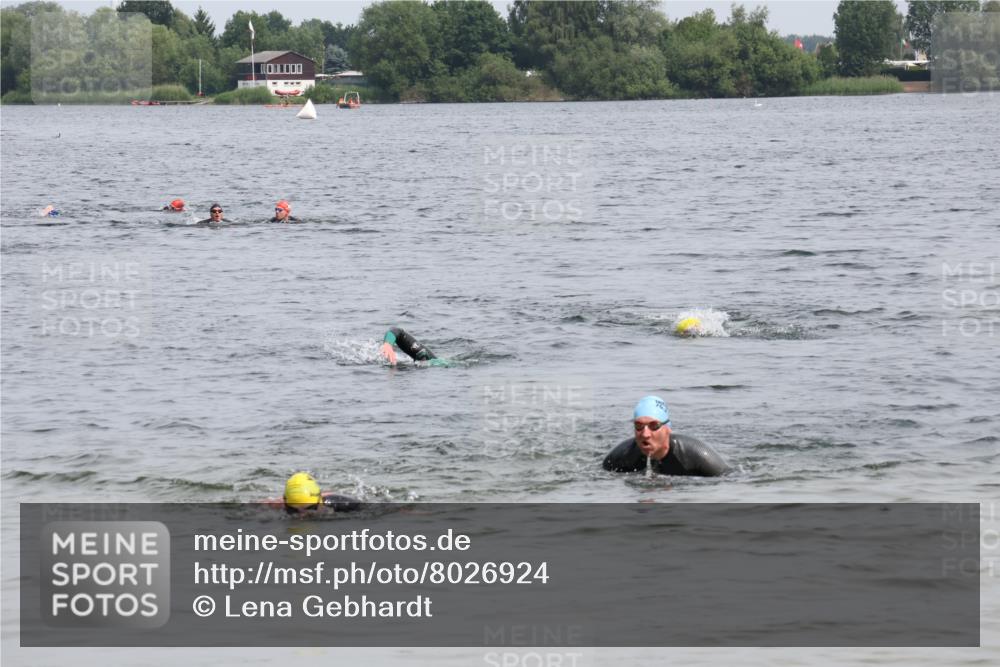 15.06.2025 - 27. Vierlanden-Triathlon Lena Gebhardt http://msf.ph/oto/8026924 15.06.2025 10:59:17 Schwimmen  meine-sportfotos.de