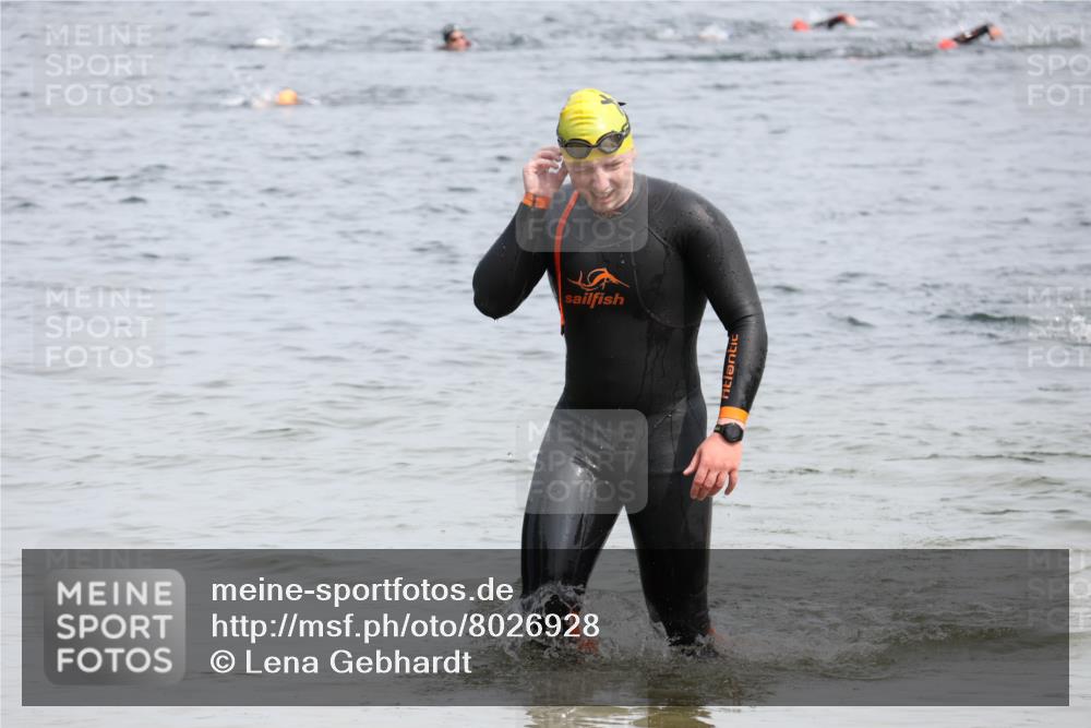 15.06.2025 - 27. Vierlanden-Triathlon Lena Gebhardt http://msf.ph/oto/8026928 15.06.2025 10:59:23 Schwimmen 751 meine-sportfotos.de