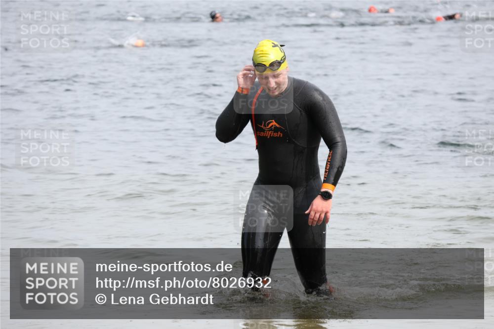 15.06.2025 - 27. Vierlanden-Triathlon Lena Gebhardt http://msf.ph/oto/8026932 15.06.2025 10:59:23 Schwimmen 751 meine-sportfotos.de