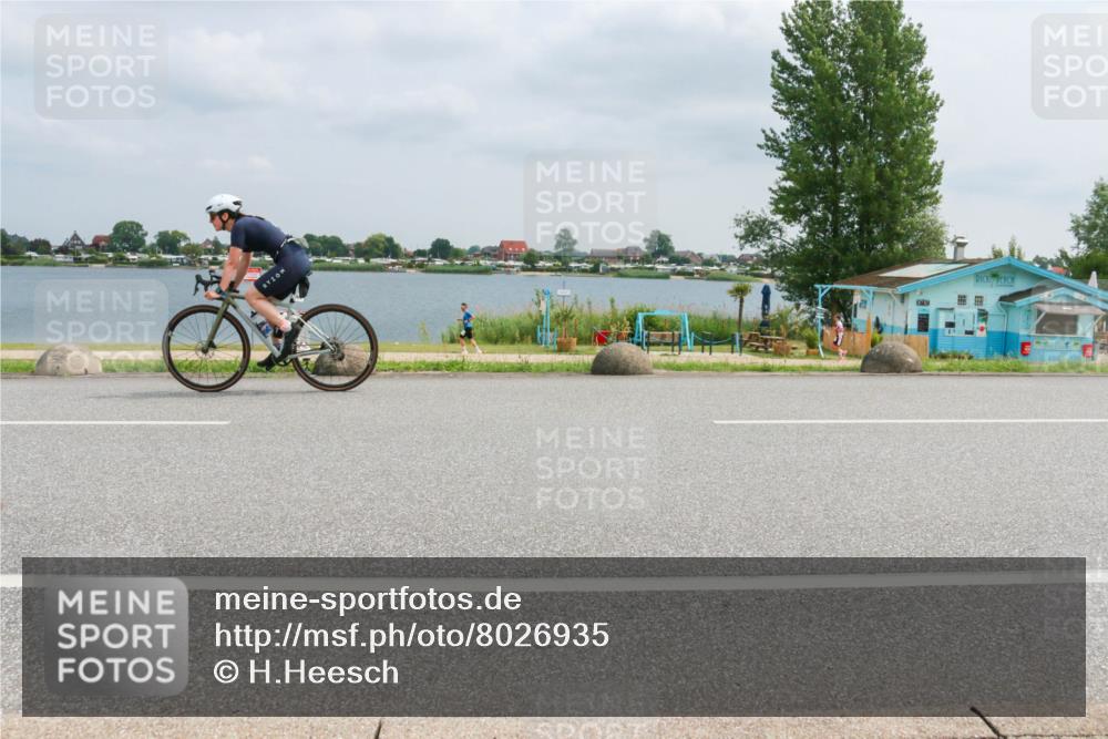 21.06.2025 - 27. Vierlanden-Triathlon H.Heesch http://msf.ph/oto/8026935 15.06.2025 12:17:04 Radfahren 667, 691, 923 meine-sportfotos.de