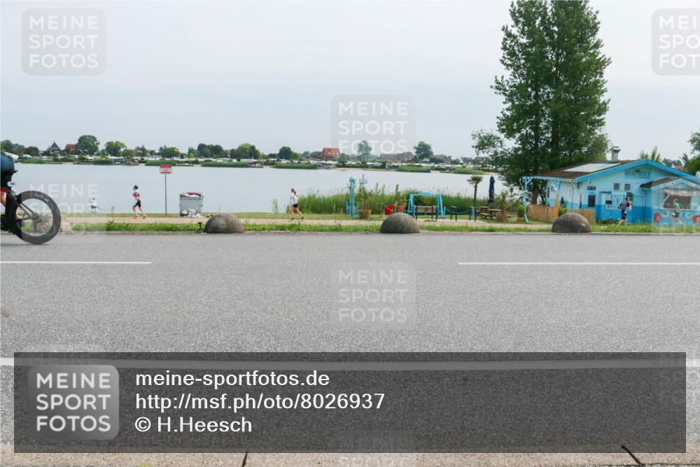 21.06.2025 - 27. Vierlanden-Triathlon H.Heesch http://msf.ph/oto/8026937 15.06.2025 11:19:52 Radfahren 982 meine-sportfotos.de