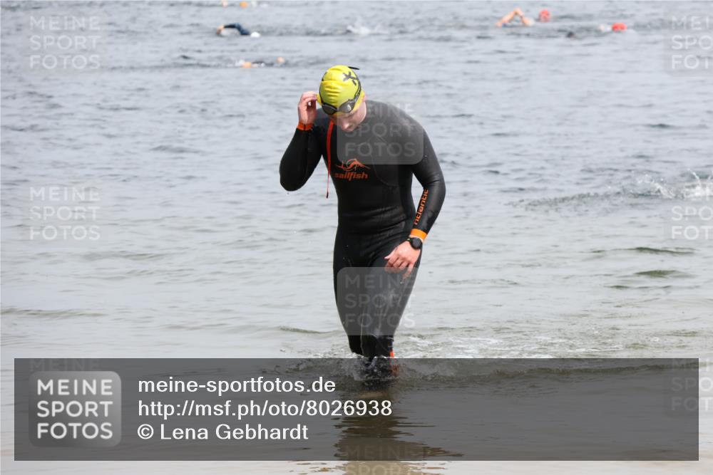 15.06.2025 - 27. Vierlanden-Triathlon Lena Gebhardt http://msf.ph/oto/8026938 15.06.2025 10:59:24 Schwimmen 751 meine-sportfotos.de
