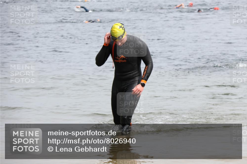 15.06.2025 - 27. Vierlanden-Triathlon Lena Gebhardt http://msf.ph/oto/8026940 15.06.2025 10:59:24 Schwimmen 751 meine-sportfotos.de