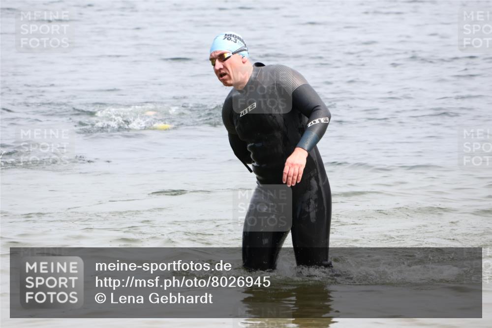 15.06.2025 - 27. Vierlanden-Triathlon Lena Gebhardt http://msf.ph/oto/8026945 15.06.2025 10:59:25 Schwimmen 668, 751 meine-sportfotos.de