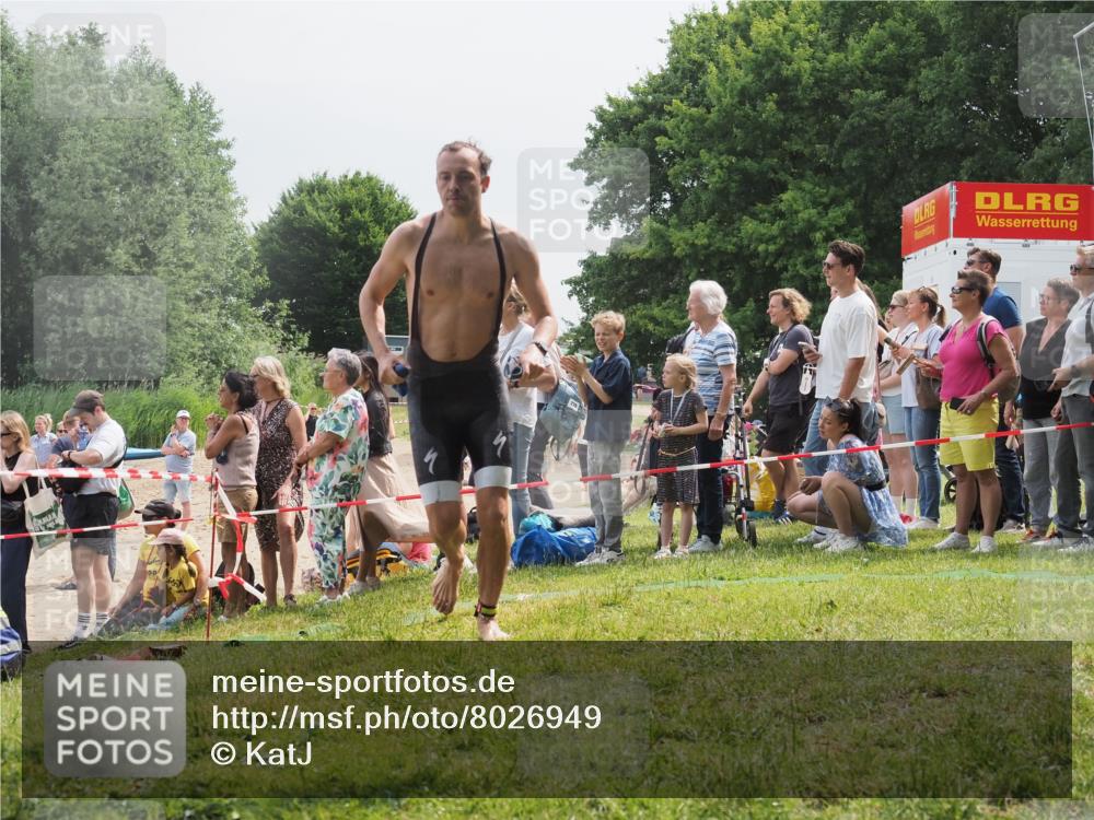 15.06.2025 - 27. Vierlanden-Triathlon KatJ http://msf.ph/oto/8026949 15.06.2025 11:00:31 Schwimmen 646, 662, 694, 714, 731 meine-sportfotos.de