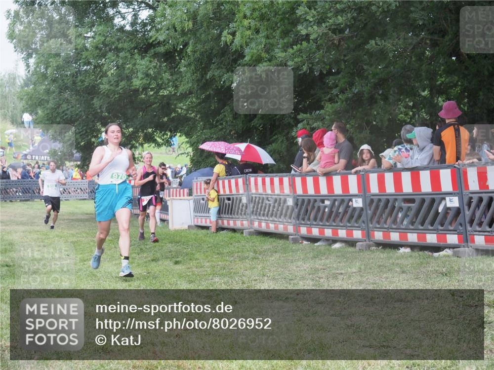 21.06.2025 - 27. Vierlanden-Triathlon KatJ http://msf.ph/oto/8026952 15.06.2025 13:30:11 Ziel 68, 227, 663, 891, 958, 970 meine-sportfotos.de
