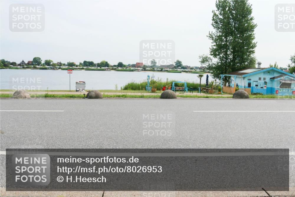 15.06.2025 - 27. Vierlanden-Triathlon H.Heesch http://msf.ph/oto/8026953 15.06.2025 10:27:49 Radfahren 49, 75, 100, 505, 529, 552 meine-sportfotos.de
